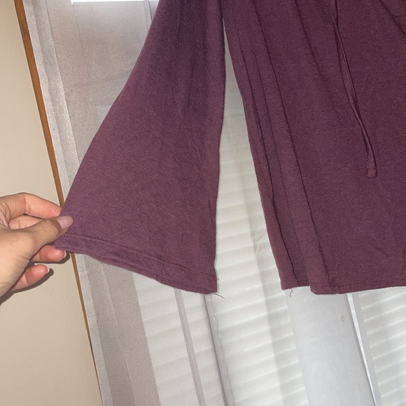 Purple bell sleeve embroidered top - Picture 4 of 4